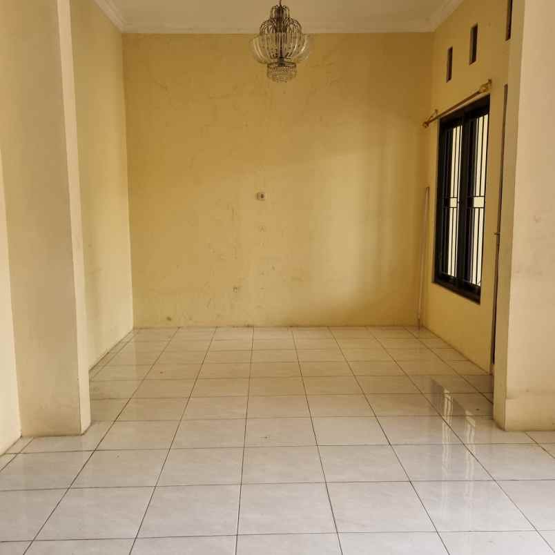 dijual rumah townhouse agung lestari