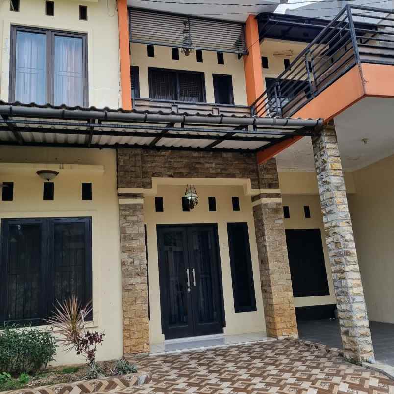 dijual rumah townhouse agung lestari