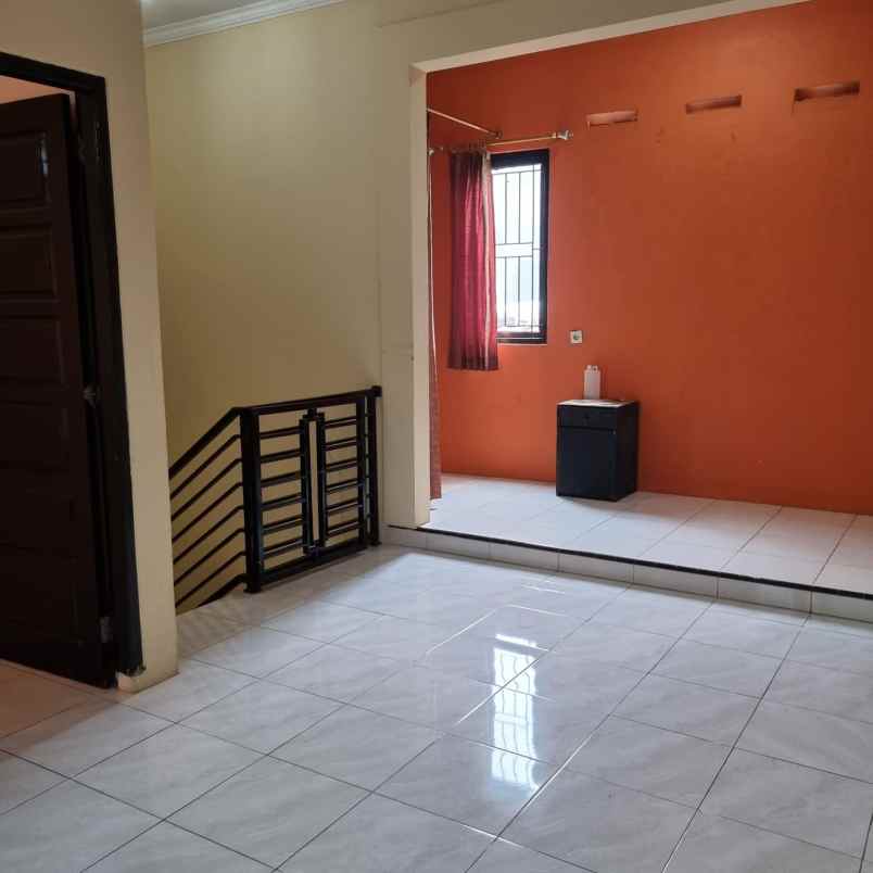 dijual rumah townhouse agung lestari