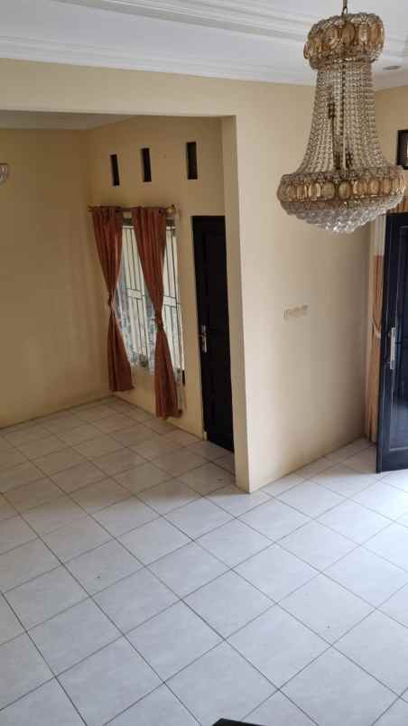 dijual rumah townhouse agung lestari