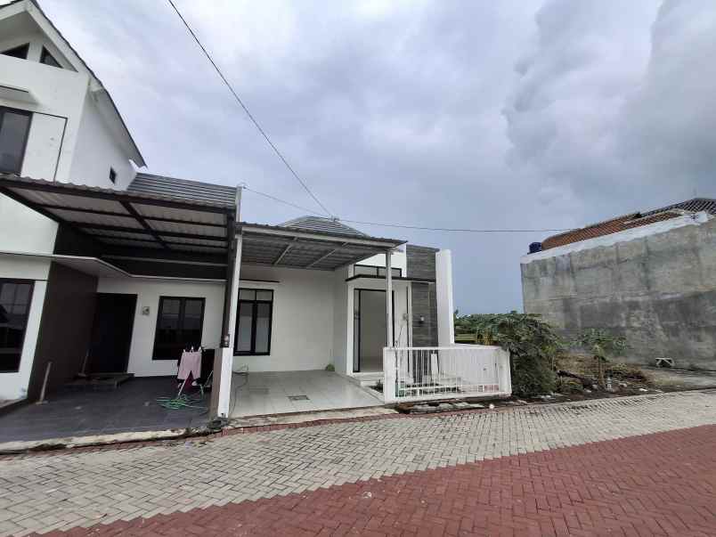 dijual rumah trunuh klaten selatan