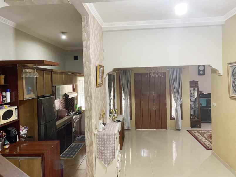 dijual rumah vila dago pamulang kel