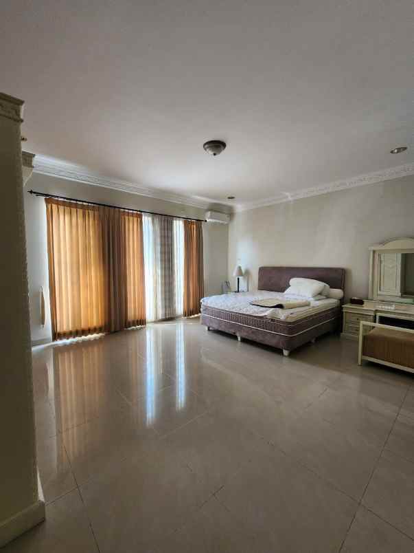 dijual rumah villa bukit regency vbr