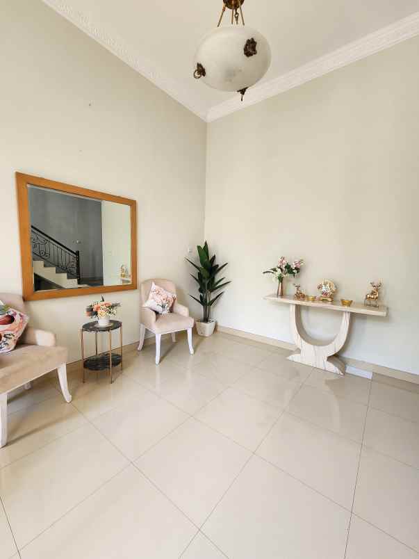 dijual rumah villa bukit regency vbr