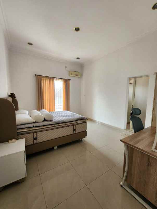 dijual rumah villa bukit regency vbr