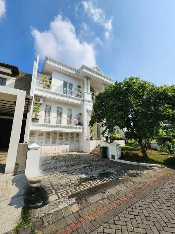 dijual rumah villa bukit regency vbr