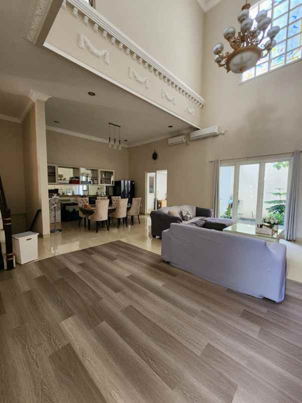 dijual rumah villa bukit regency vbr