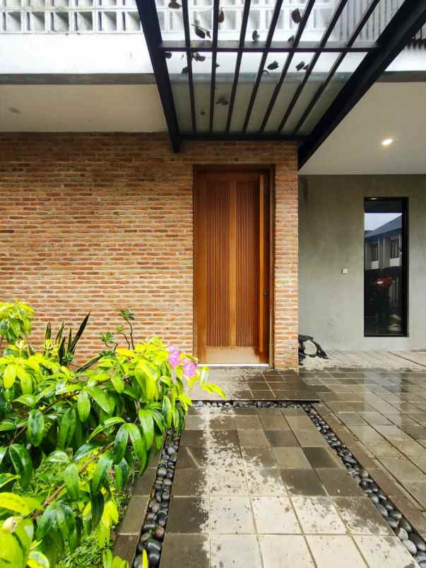 dijual rumah villa delima