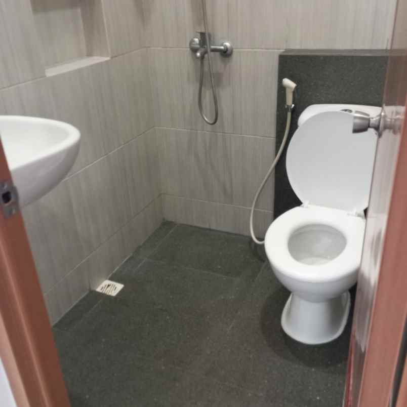 dijual rumah villa valensia