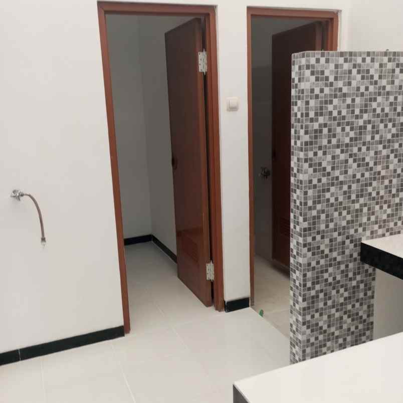 dijual rumah villa valensia