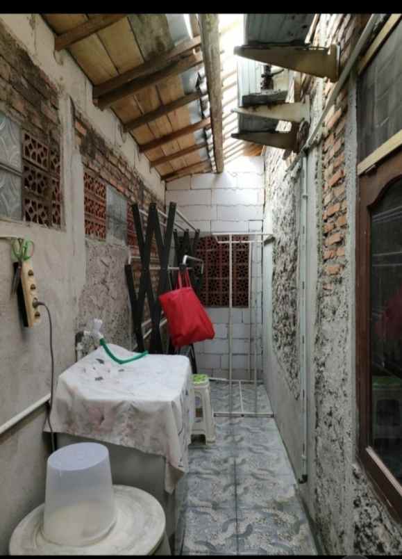 dijual rumah warung ayu