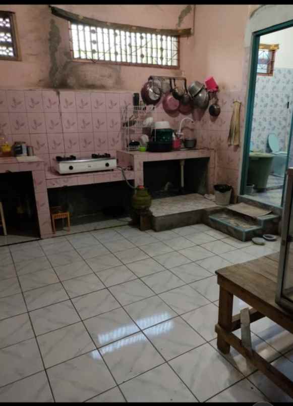 dijual rumah warung ayu