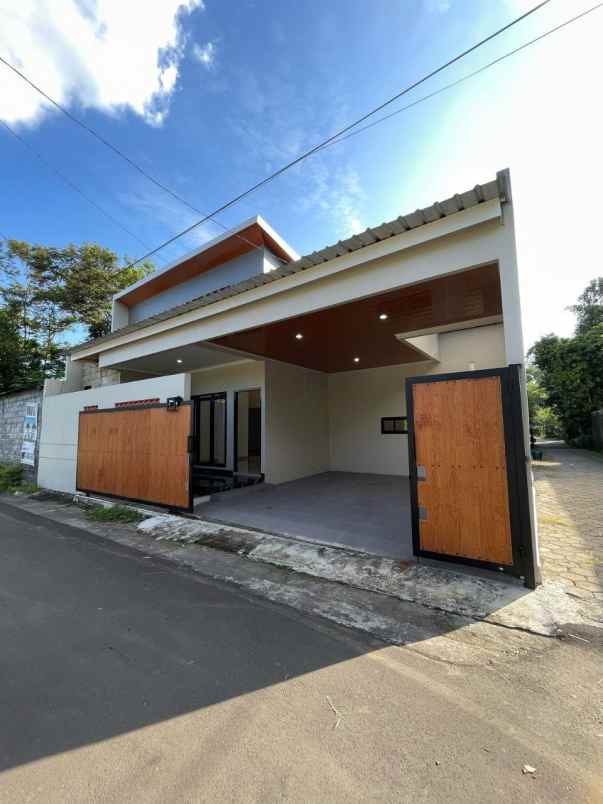 dijual rumah wedomartani ngemplak