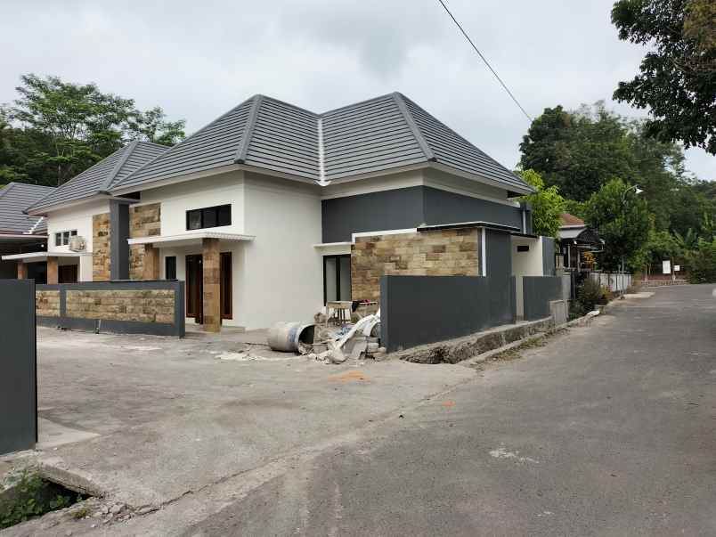 dijual rumah widodomartani ngemplak