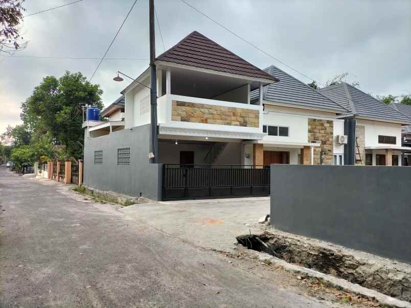 dijual rumah widodomartani ngemplak