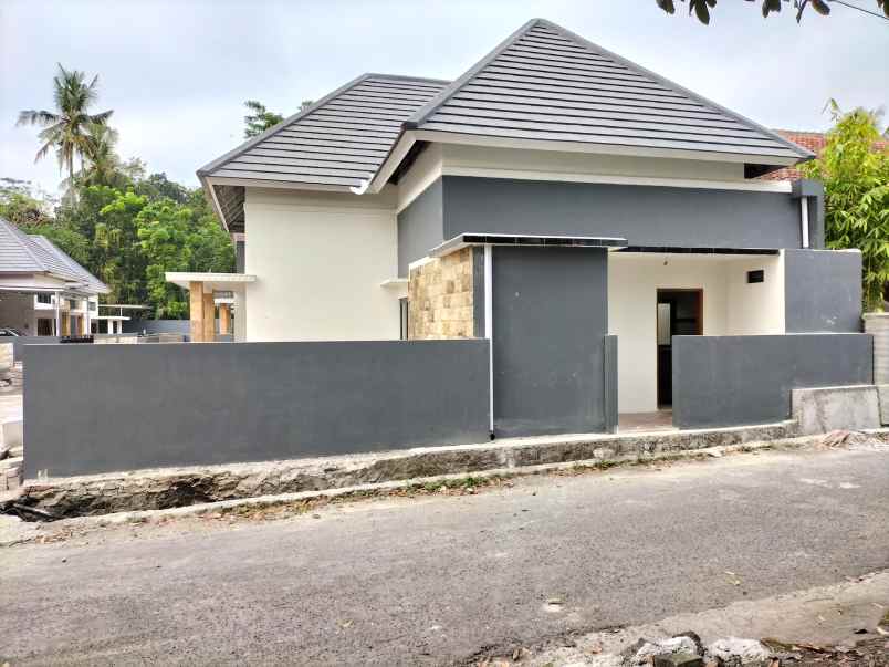 dijual rumah widodomartani ngemplak