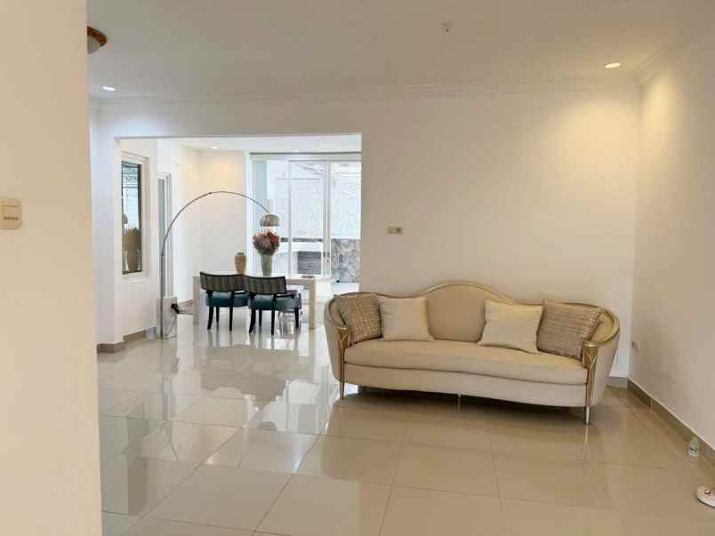 dijual rumah wiguna tengah