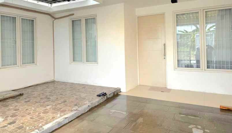 dijual rumah wiguna tengah