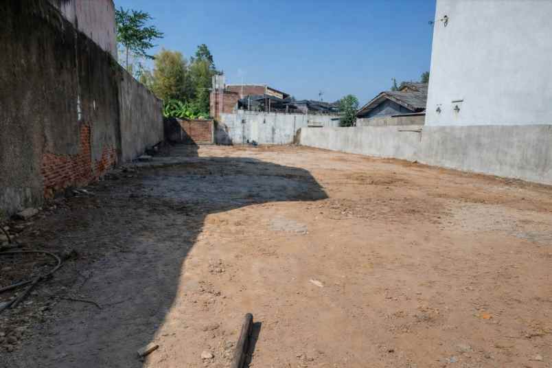 dijual tanah jalan adikusumah