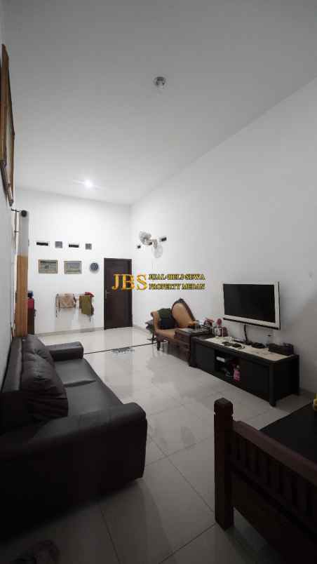 dijual villa jalan damar ii dekat jl