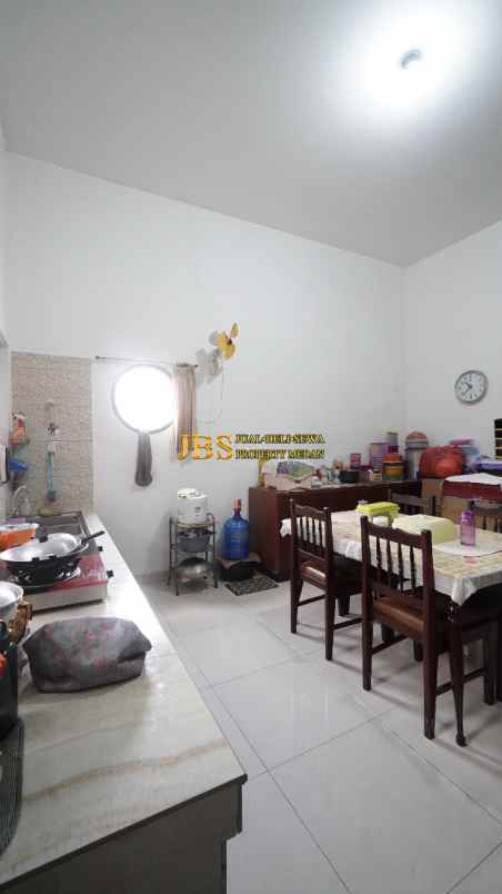 dijual villa jalan damar ii dekat jl