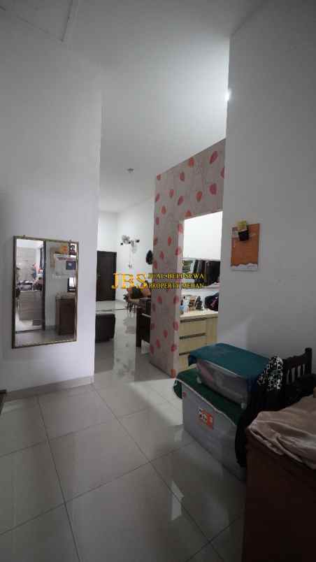 dijual villa jalan damar ii dekat jl