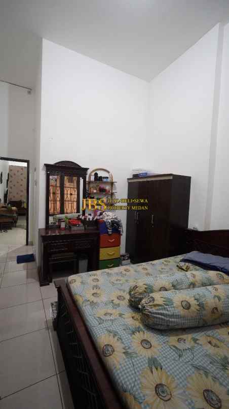 dijual villa jalan damar ii dekat jl