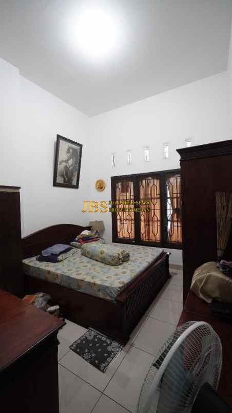 dijual villa jalan damar ii dekat jl