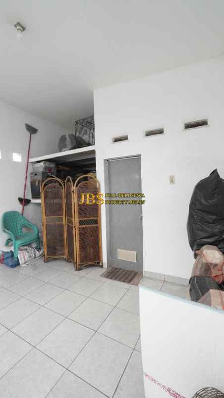 dijual villa jalan damar ii dekat jl