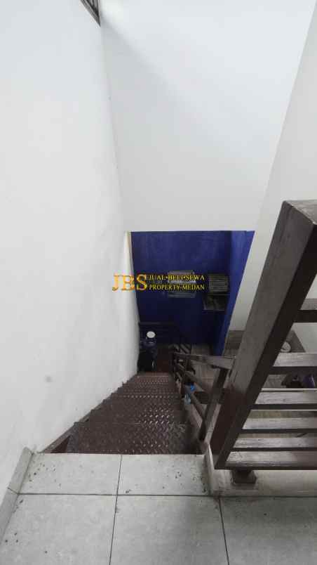 dijual villa jalan damar ii dekat jl