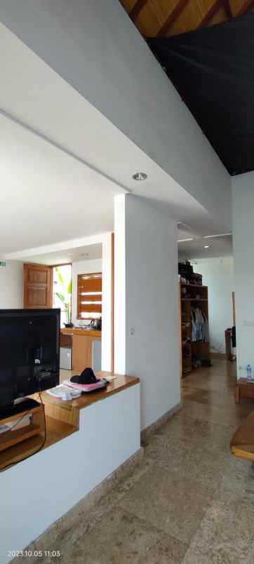 dijual villa jalan veteran