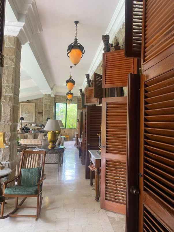 dijual villa jl gandamanah tugu selatan