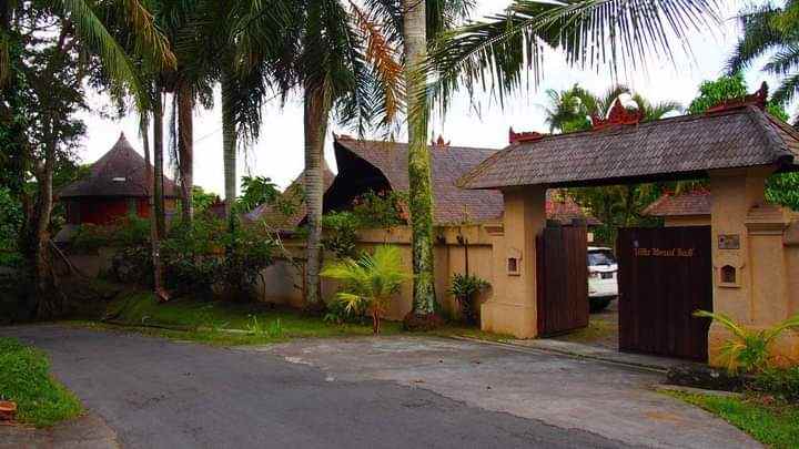 dijual villa jln desa jadi