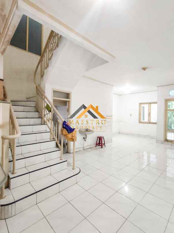 dijual villa komplek cemara asri jalan merbau medan