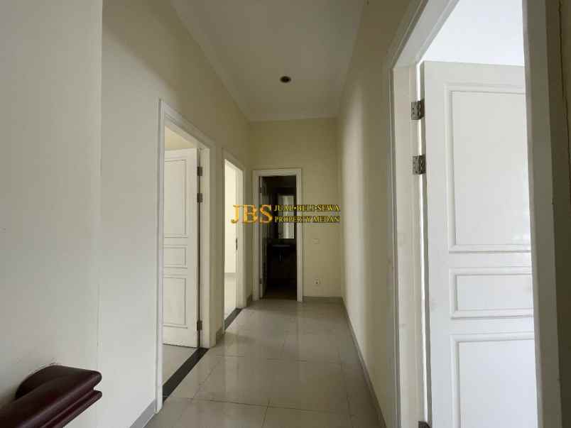 dijual villa komplek citraland gama