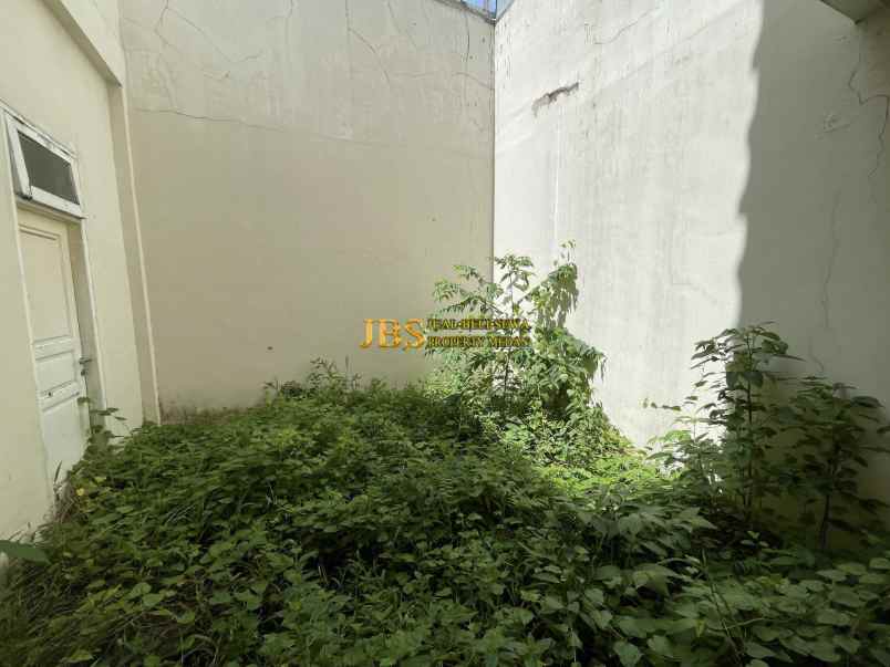 dijual villa komplek citraland gama