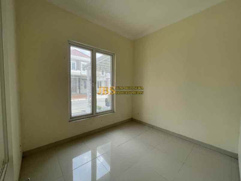 dijual villa komplek citraland gama