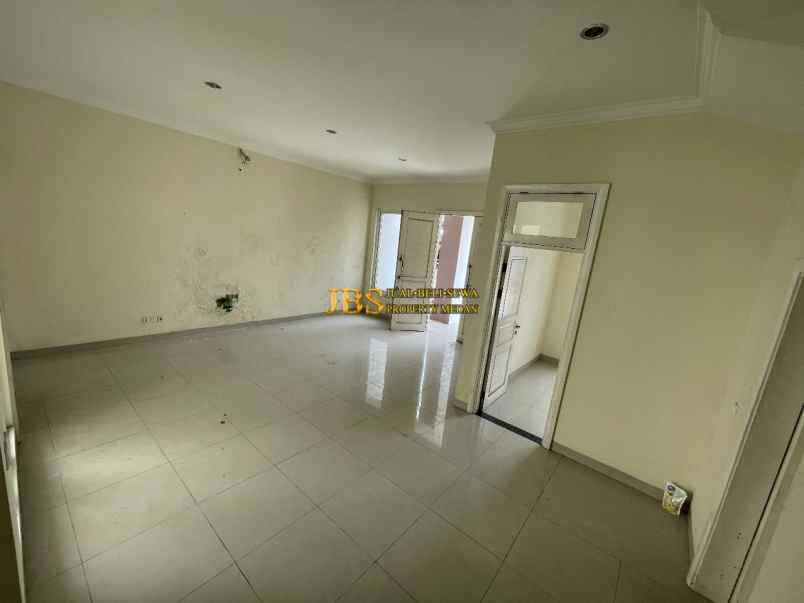 dijual villa komplek citraland gama