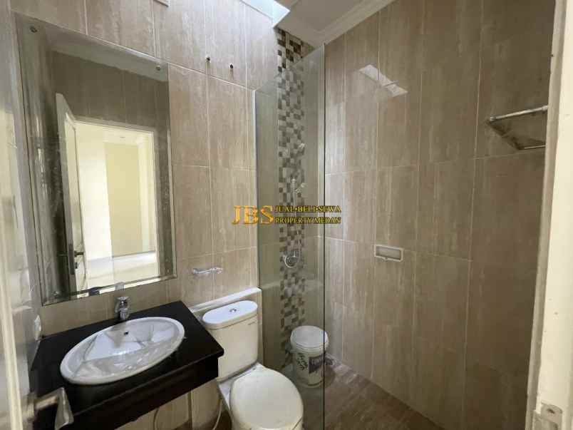 dijual villa komplek citraland gama