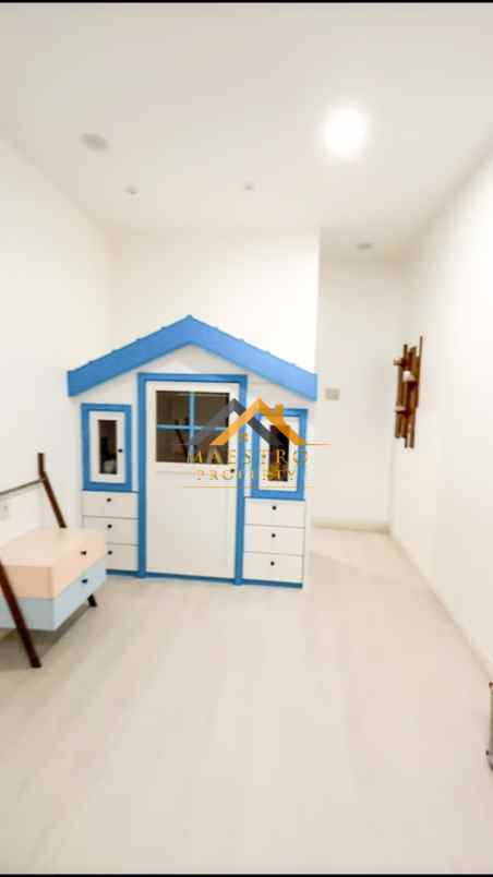 dijual villa komplek graha metropolitan