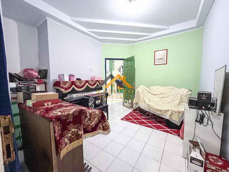 dijual villa komplek taman polonia