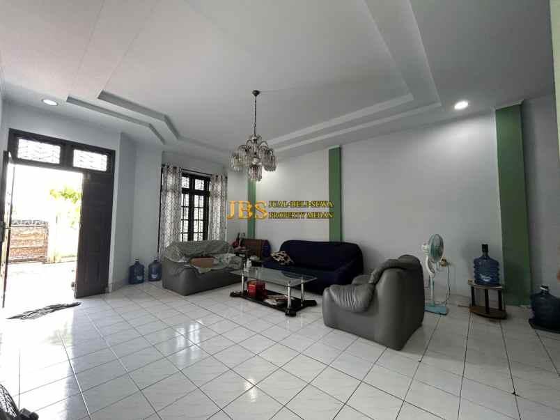 dijual villa komplek taman polonia