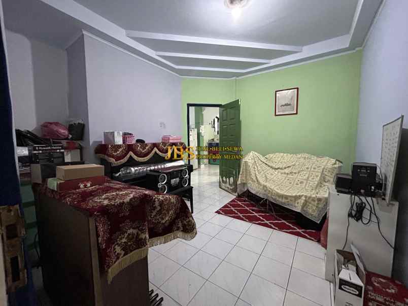 dijual villa komplek taman polonia