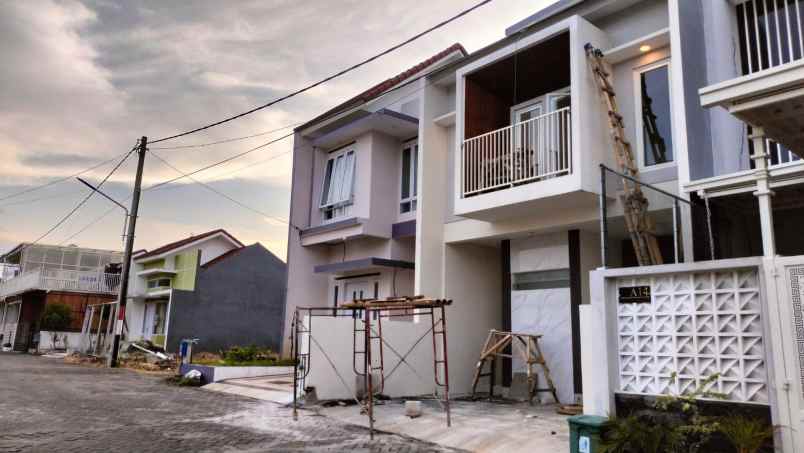 dijual villa perumahan green tombro