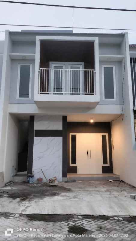 dijual villa perumahan green tombro