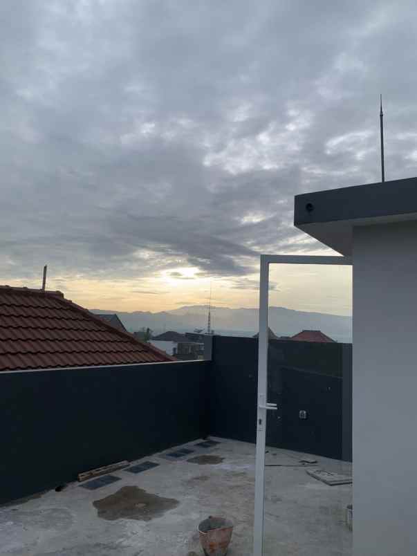 dijual villa perumahan green tombro