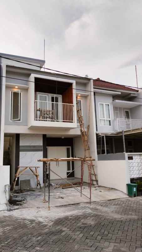 dijual villa perumahan green tombro