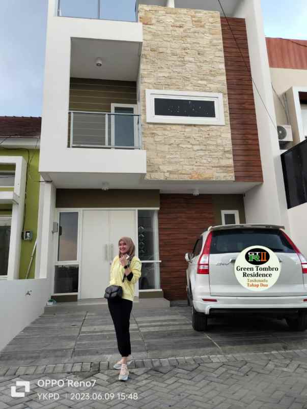 dijual villa perumahan green tombro