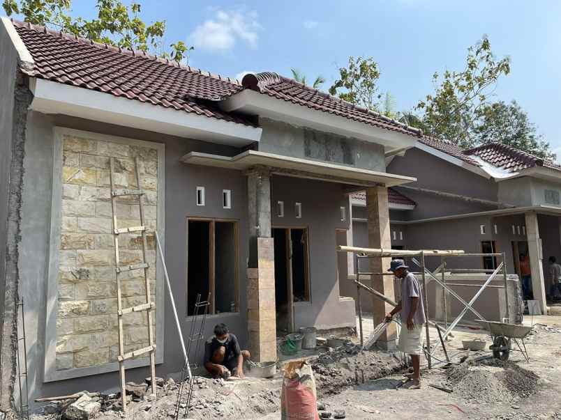 dijual villa sumberarum kec moyudan kab