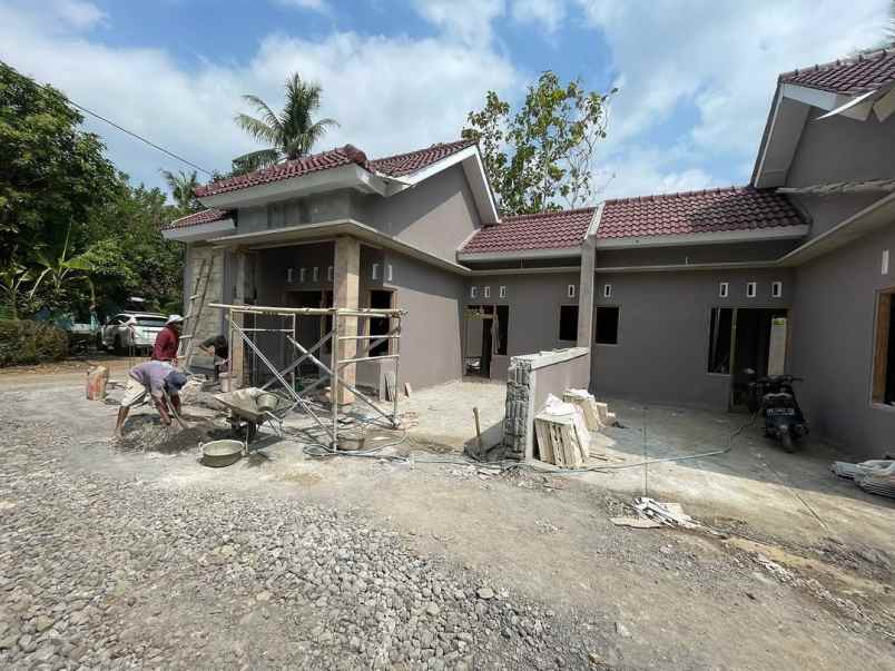 dijual villa sumberarum kec moyudan kab